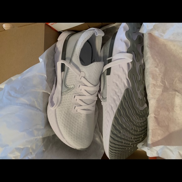 Shoes - Picture 5 of 6